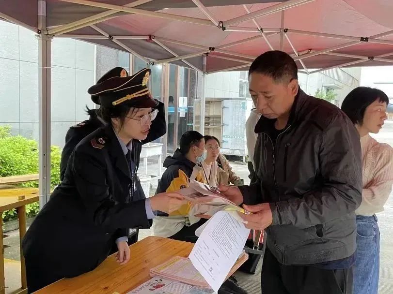 浙江百茂板業有限公司,竹膠板,車箱地板,磚機托板,建筑模板 浙江百茂板業有限公司,竹膠板,車箱地板,磚機托板,建筑模板